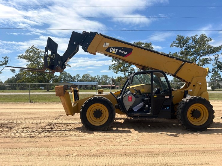 2018-caterpillar-tl1055d-image-1