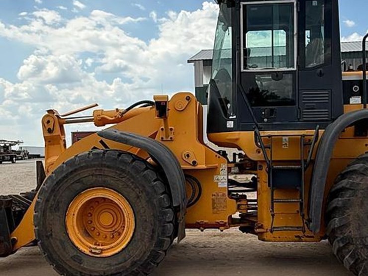 2011-hyundai-hl760-9-image-5