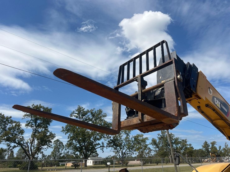2018-caterpillar-tl1055d-image-9