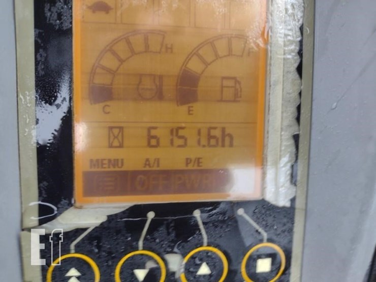 2015-deere-35g-image-6