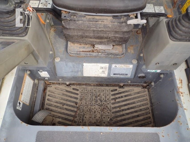 2019-takeuchi-tl8-image-10
