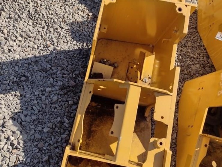 john-deere-wheel-loader-fenders-image-1