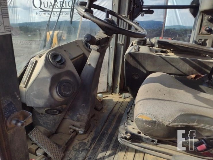 2013-deere-624k-image-13