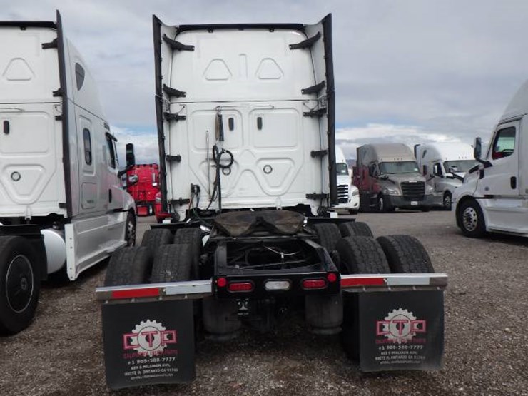 2024-freightliner-cascadia-126-image-5