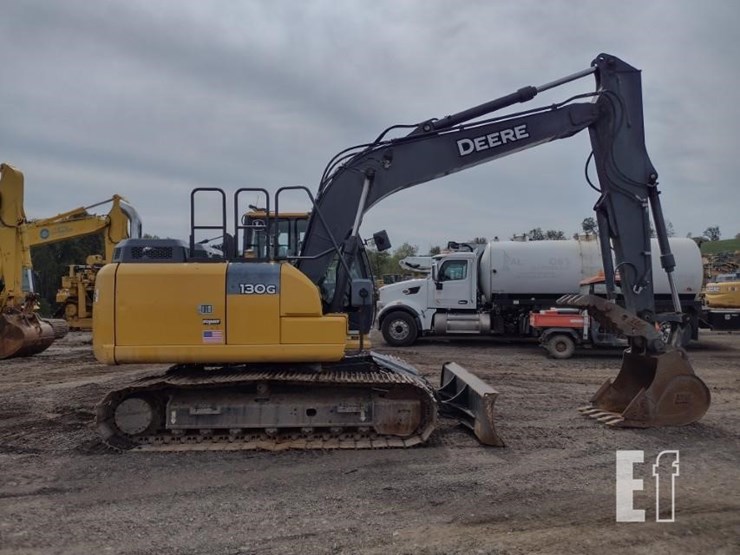 2017-deere-130g-image-3