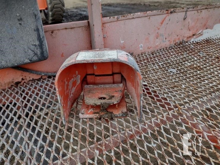 2016-jlg-400s-image-24