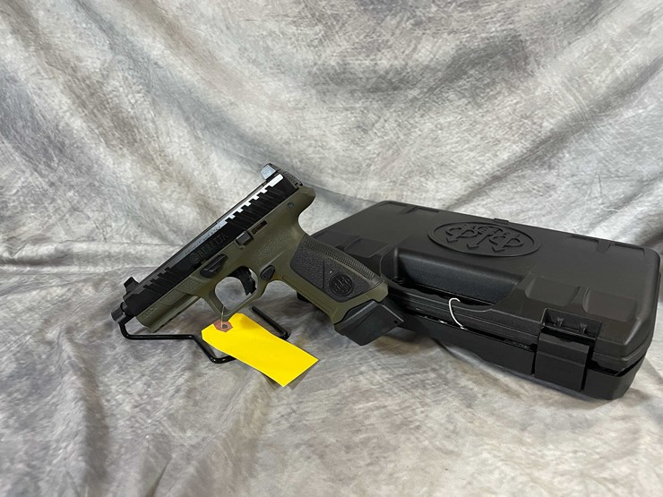 #4781-•-beretta-apx-a1-tactical-9mm-luger-pistol,-sn:-a269954x-image-1