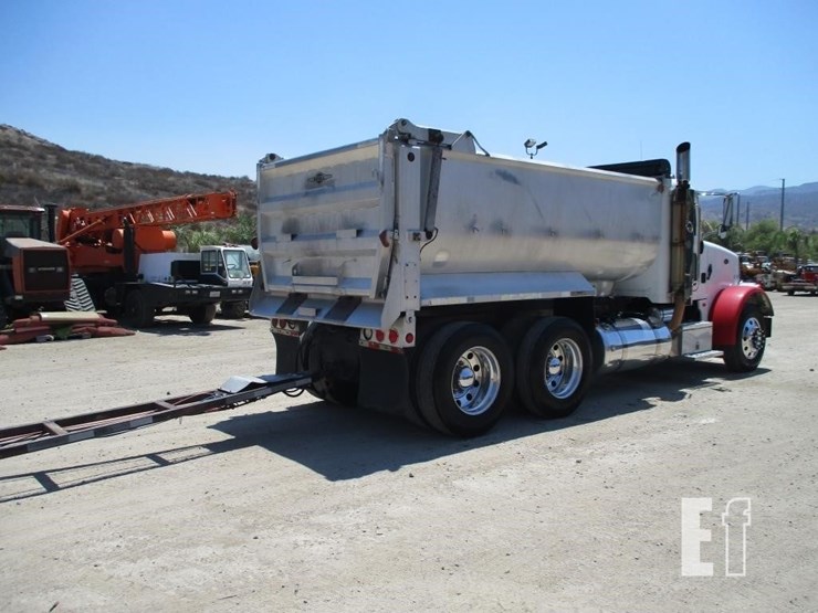 2008-peterbilt-365-image-3