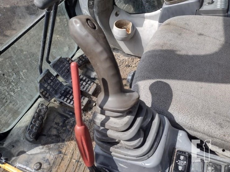 2021-deere-250g-lc-image-10