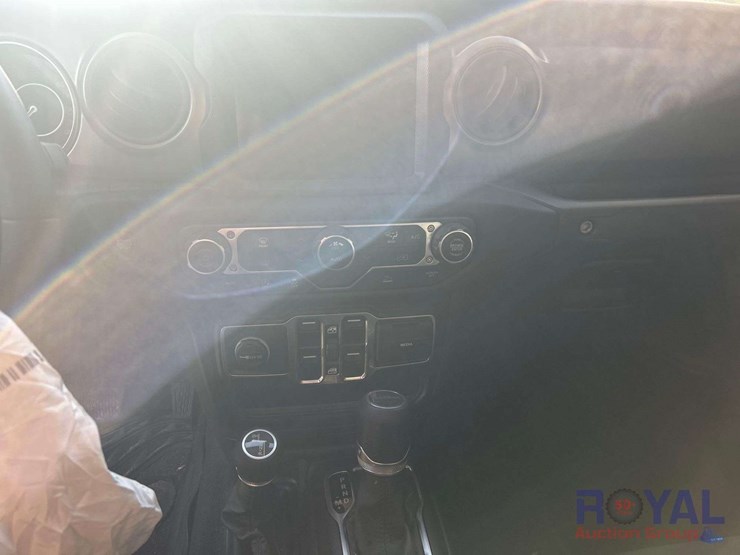 2023-jeep-gladiator-sport-4wd-sut-image-14