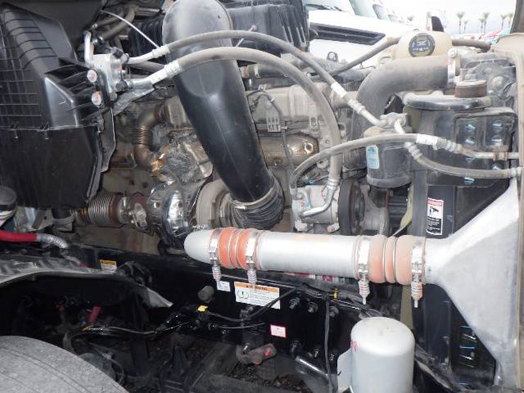 freightliner-cascadia-126-image-17