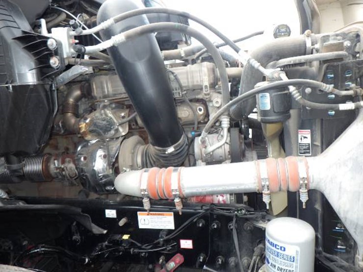 2024-freightliner-cascadia-126-image-16