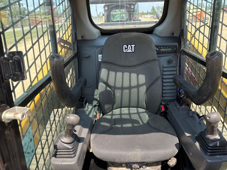 2023-caterpillar-259d3-image-24