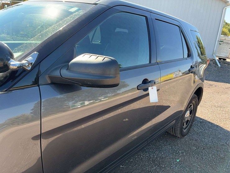 2017-ford-explorer-image-8