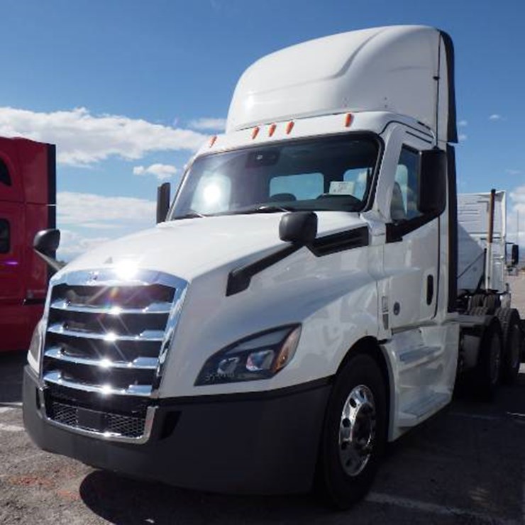 2020 FREIGHTLINER CASCADIA 126