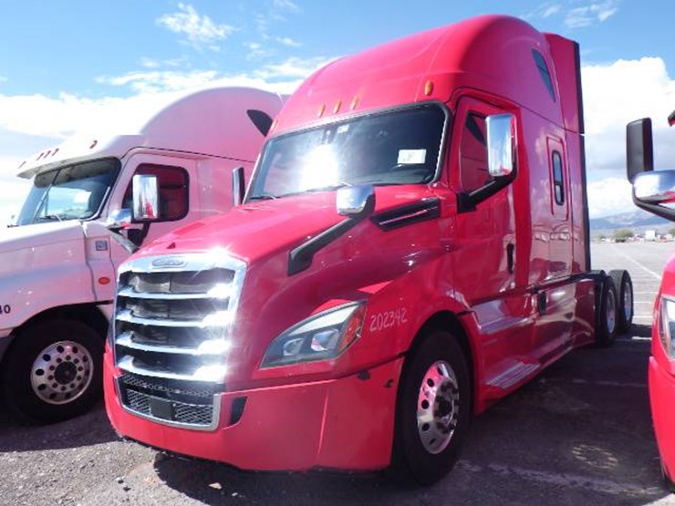 2020-freightliner-cascadia-126-image-1