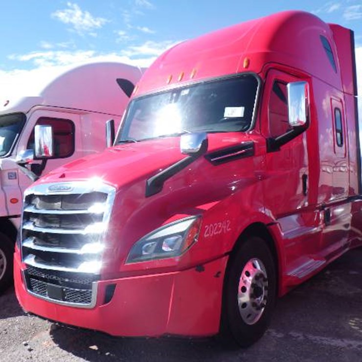 2020 FREIGHTLINER CASCADIA 126