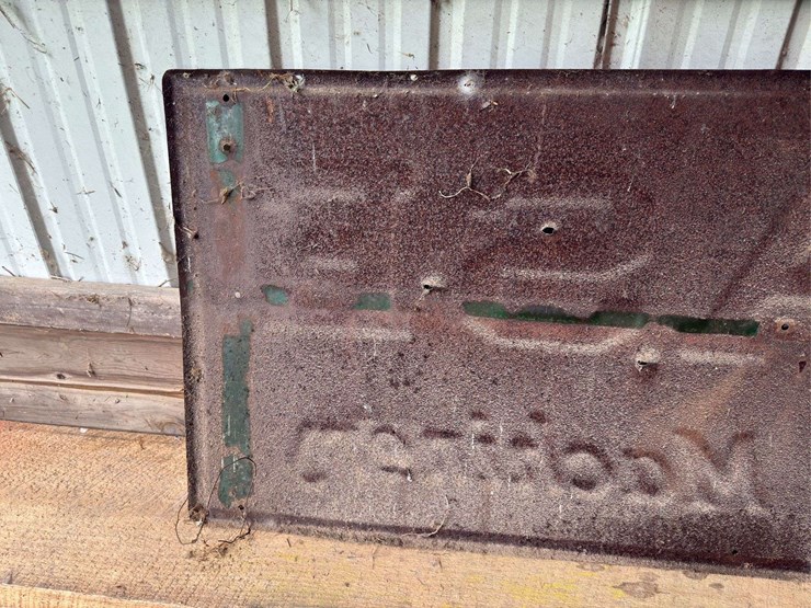 case-farm-machinery-sign-image-9