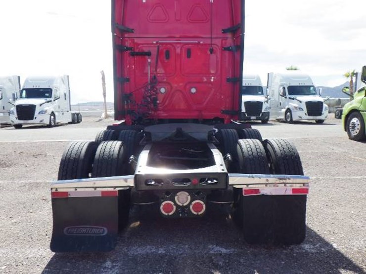 2022-freightliner-cascadia-126-image-8