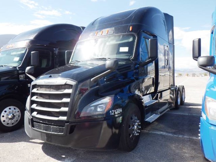 2020-freightliner-cascadia-126-image-1