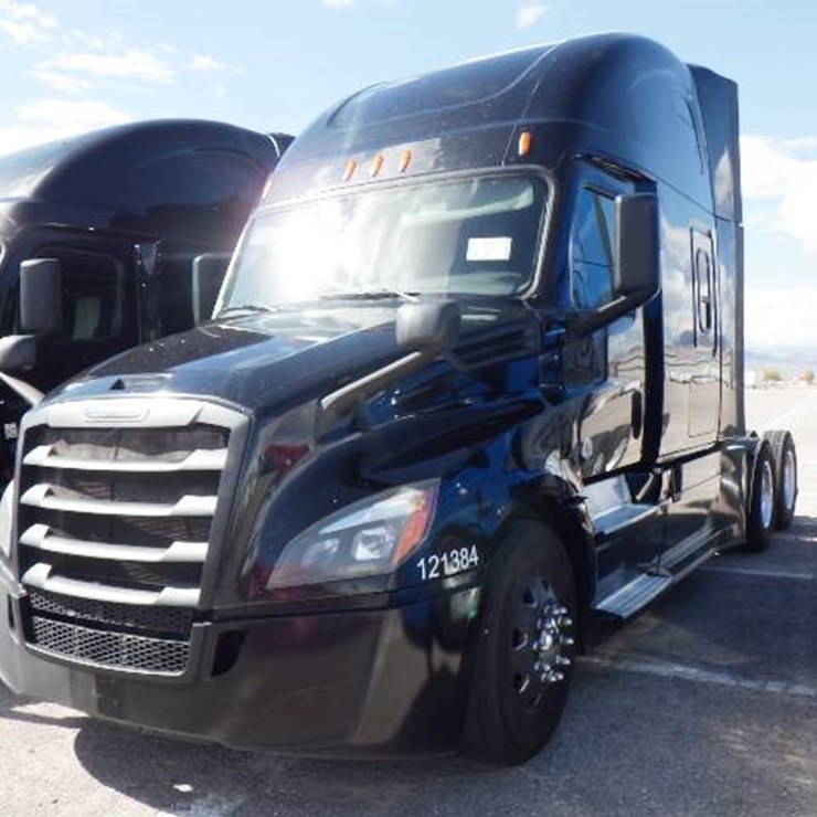 2020 FREIGHTLINER CASCADIA 126