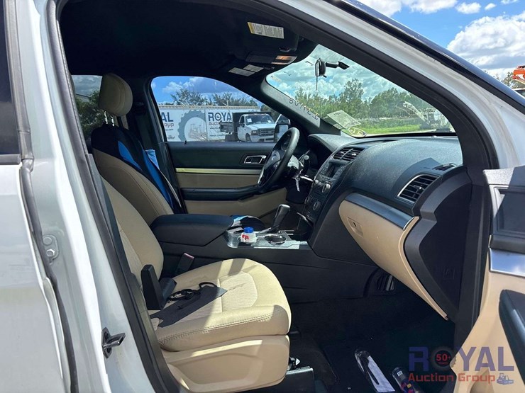 2017-ford-explorer-image-25