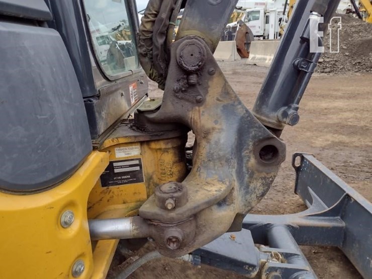 2019-deere-35g-image-26