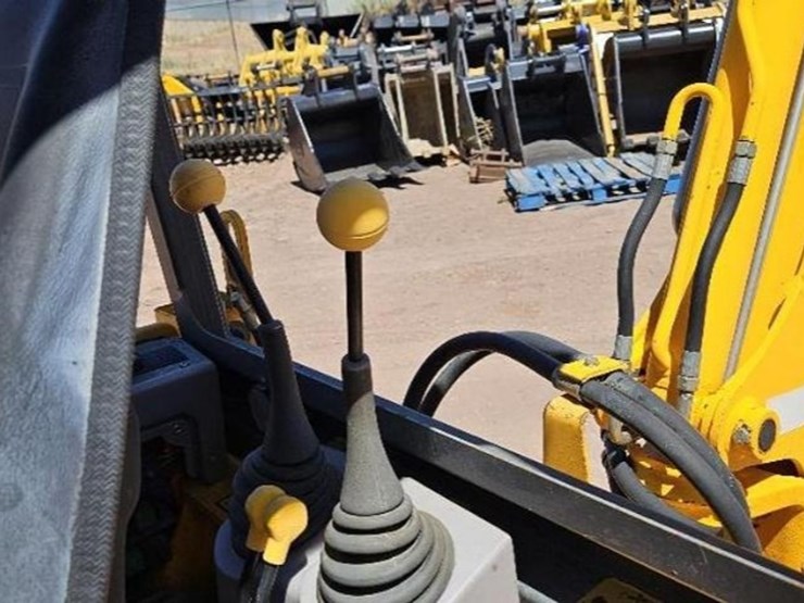1997-jcb-208s-image-16