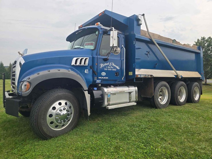 2014-mack-tri-axle-dump-truck-image-1