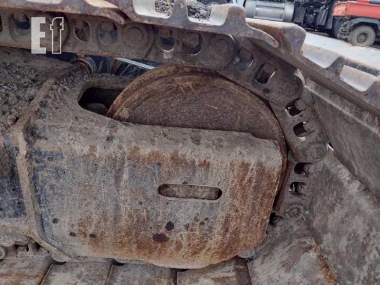 2017-deere-130g-image-40