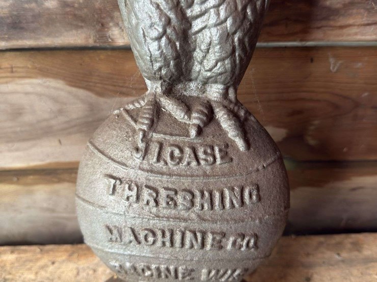 case-eagle-statue-image-2