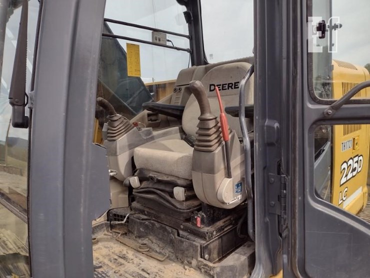 2011-deere-225d-lc-image-13