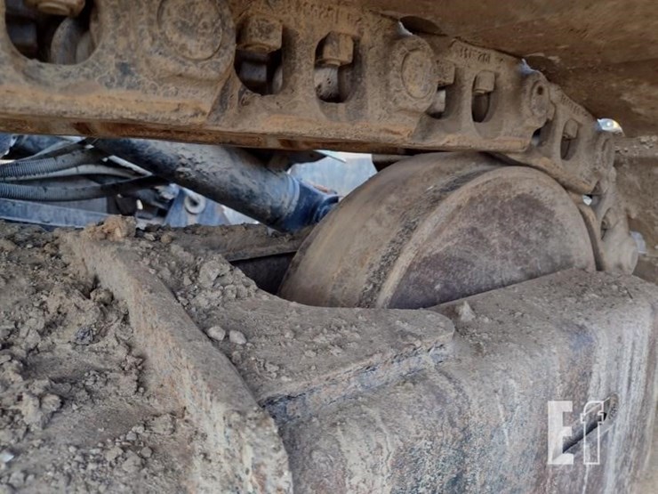 2010-deere-120d-image-41