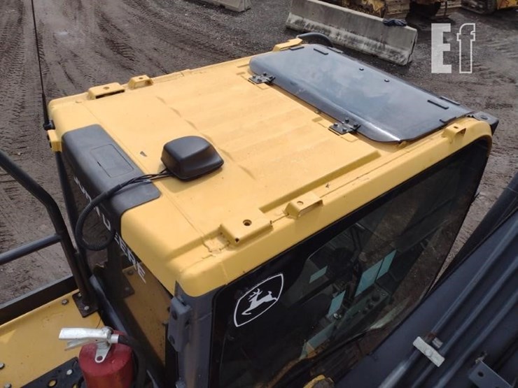 2021-deere-250g-lc-image-45