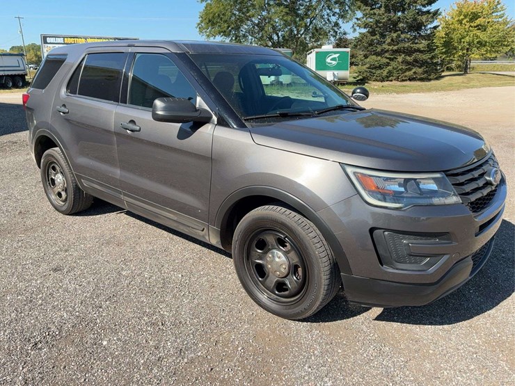 2017-ford-explorer-image-1