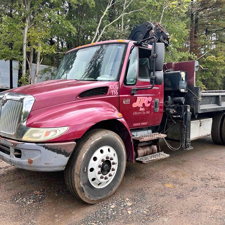 2004 International Knuckle Boom Truck