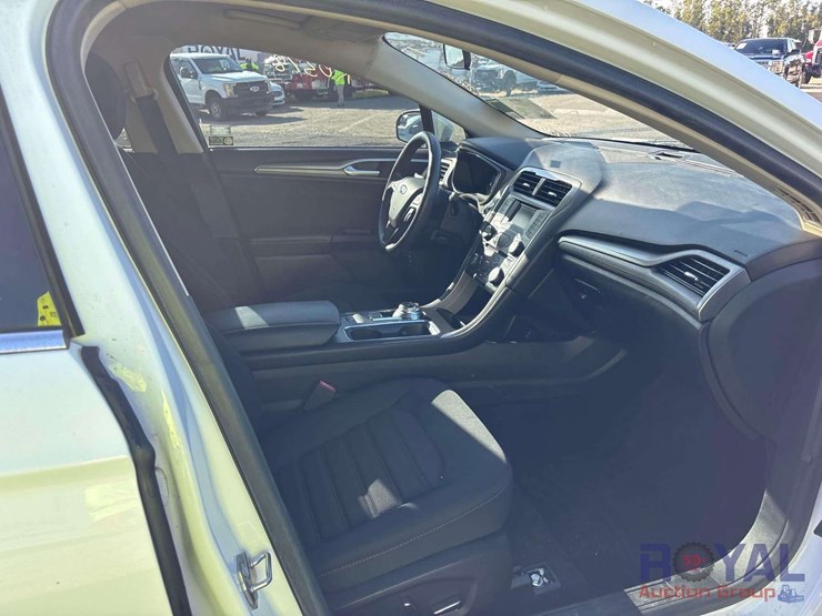 2018-ford-fusion-hybrid-sedan-image-24