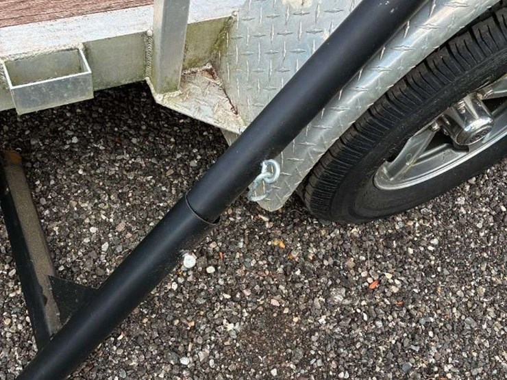 hitch-flag-pole-image-3