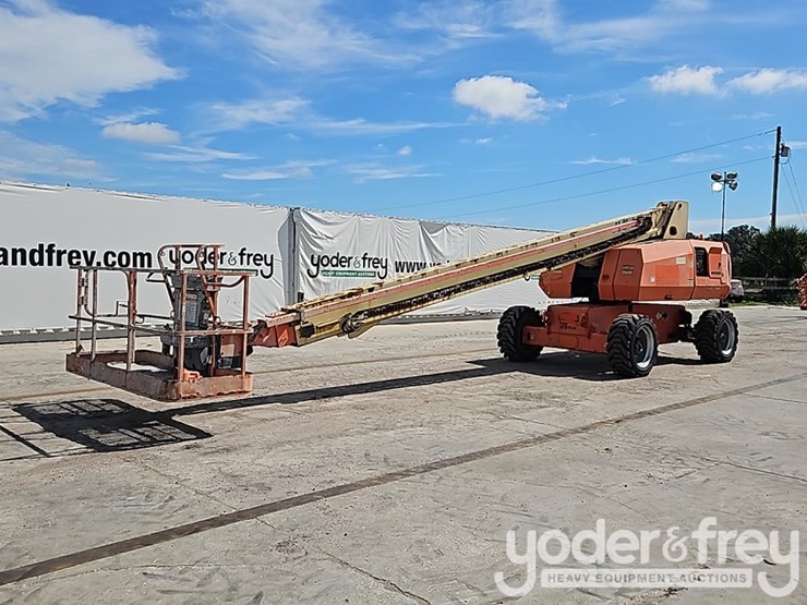 2015-jlg-800s-image-1