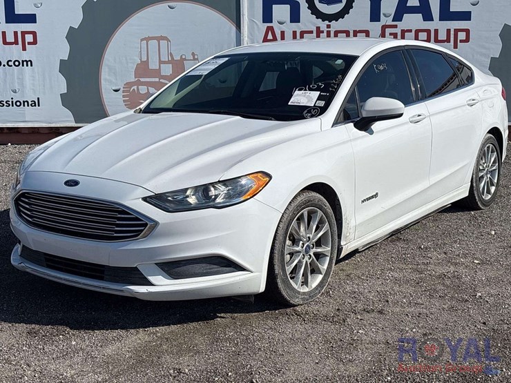 2017-ford-fusion-hybrid-sedan-image-1