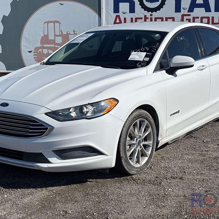 2017 Ford Fusion Hybrid Sedan