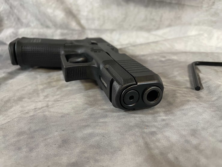 #4777-•-glock-19-gen-5-9mm-luger-pistol,-sn:-cesf245-image-4