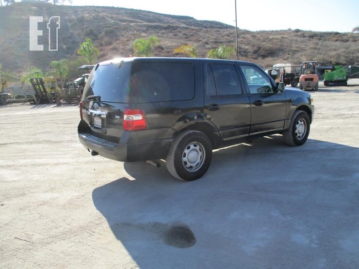 2010-ford-expedition-image-3