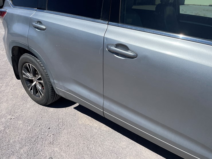 2016-toyota-highlander-image-18