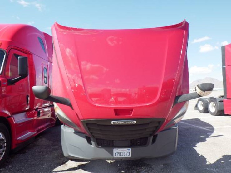 2020-freightliner-cascadia-126-image-19