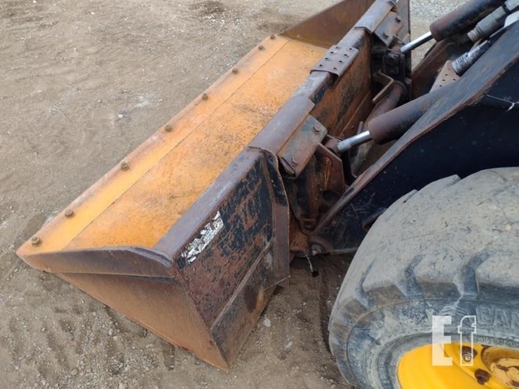 new-holland-lx885-image-17