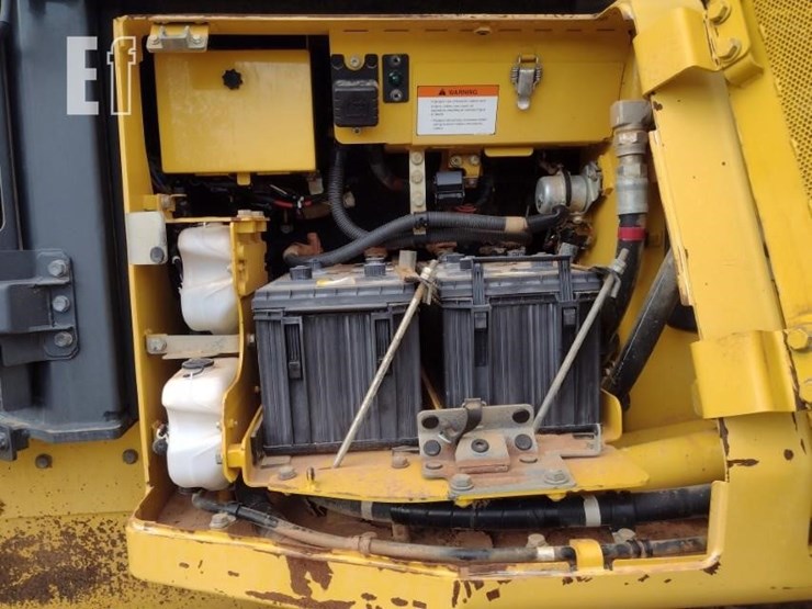 2015-komatsu-d61ex-23-image-45