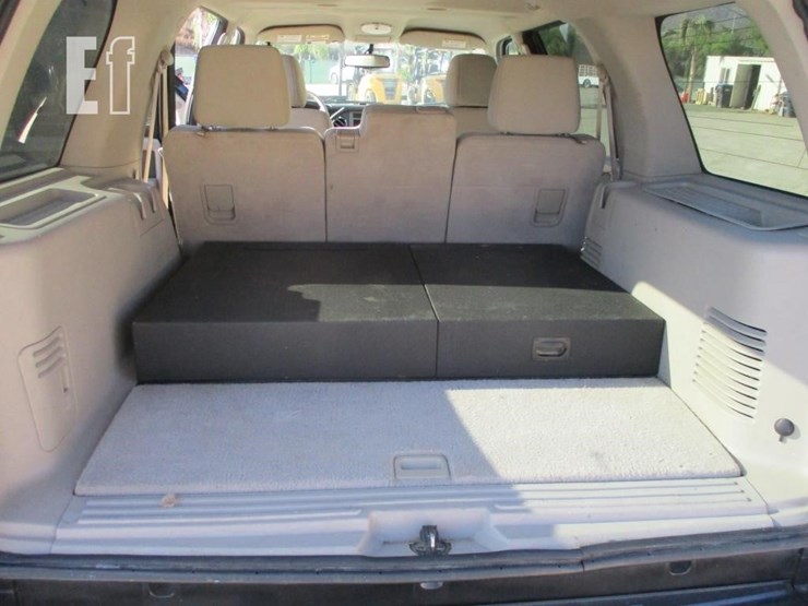 2010-ford-expedition-image-8