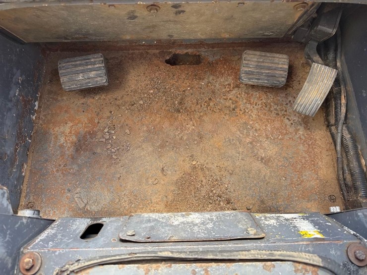 2015-takeuchi-tl10-image-27