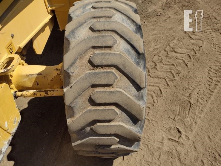 2010-deere-710j-image-23